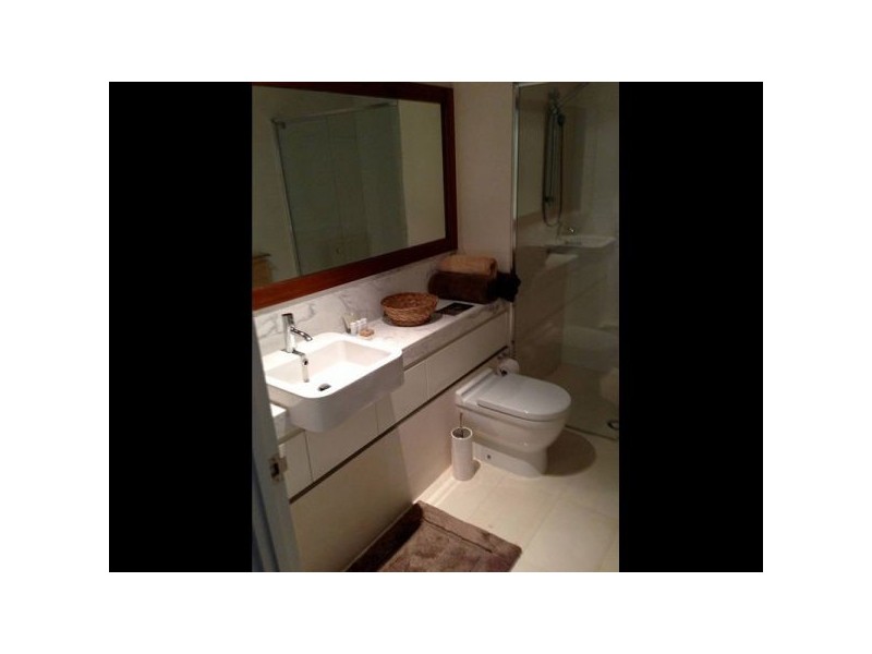 8/90 Wynnum Road, Norman Park QLD 4170