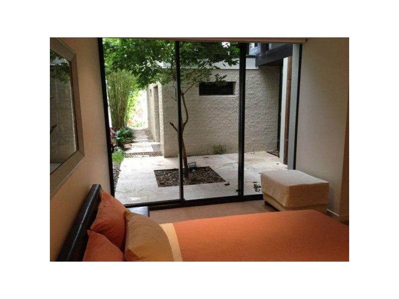 8/90 Wynnum Road, Norman Park QLD 4170