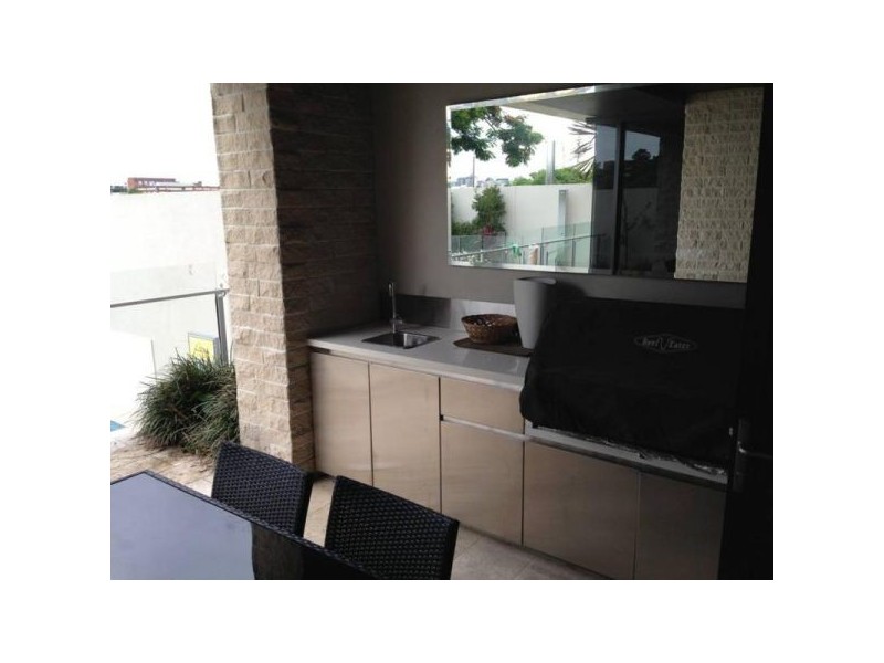 8/90 Wynnum Road, Norman Park QLD 4170