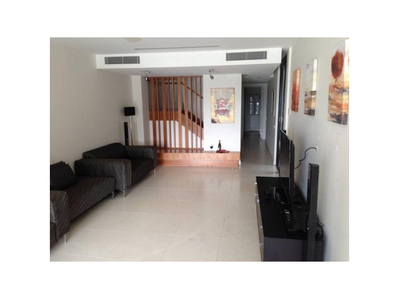 8/90 Wynnum Road, Norman Park QLD 4170