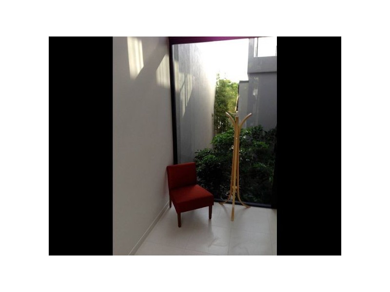 8/90 Wynnum Road, Norman Park QLD 4170