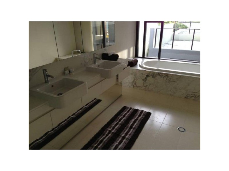 8/90 Wynnum Road, Norman Park QLD 4170