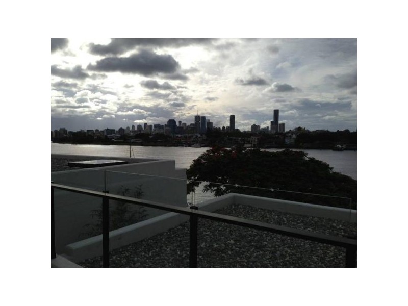 8/90 Wynnum Road, Norman Park QLD 4170