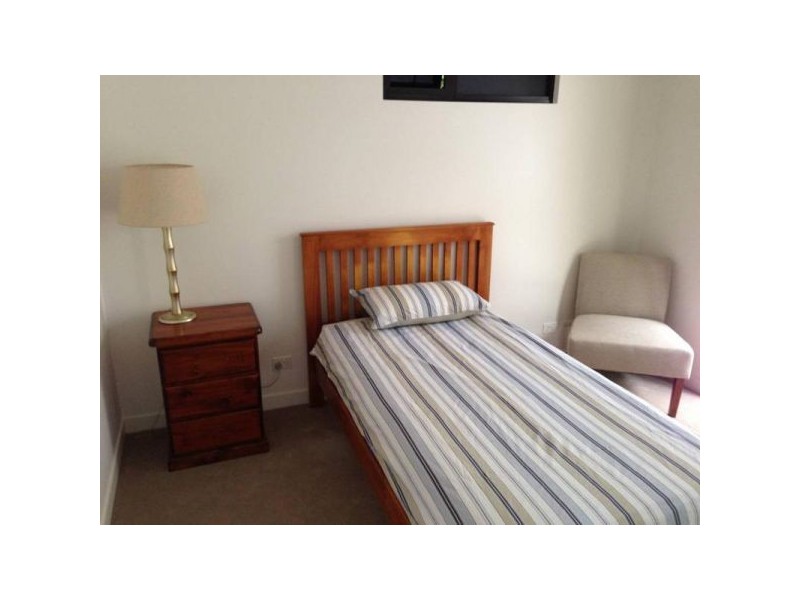 8/90 Wynnum Road, Norman Park QLD 4170