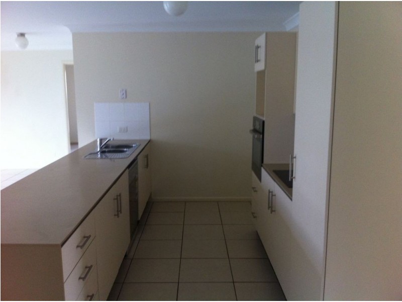 2 Dulcie Close, Springfield Lakes QLD 4300