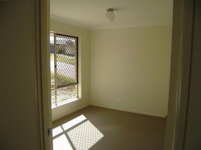 2 Dulcie Close, Springfield Lakes QLD 4300