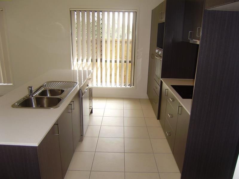 15 Pimento Place, Springfield Lakes QLD 4300