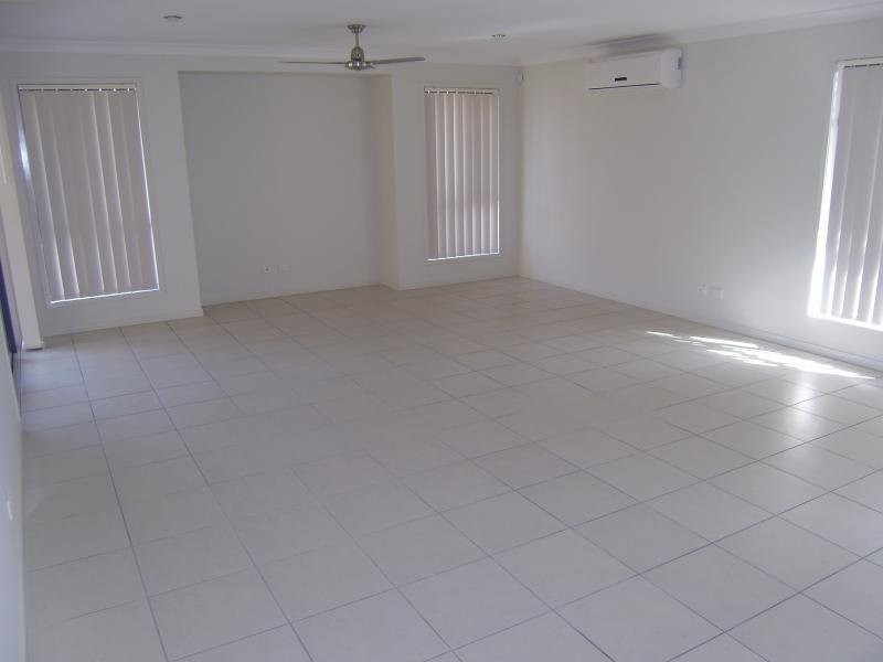 15 Pimento Place, Springfield Lakes QLD 4300