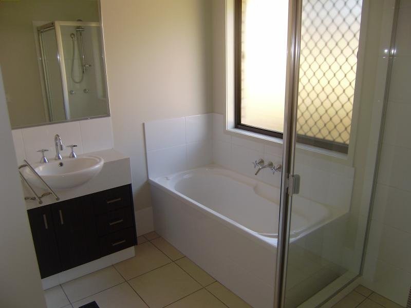 15 Pimento Place, Springfield Lakes QLD 4300