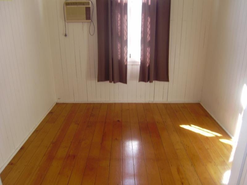 154A South Station Road, Silkstone QLD 4304