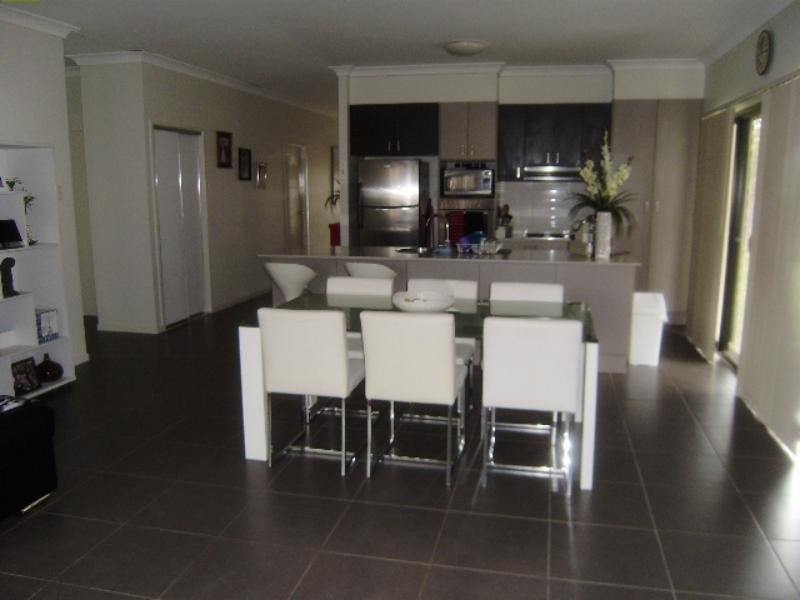 21 Ovals Terrace, Springfield Lakes QLD 4300