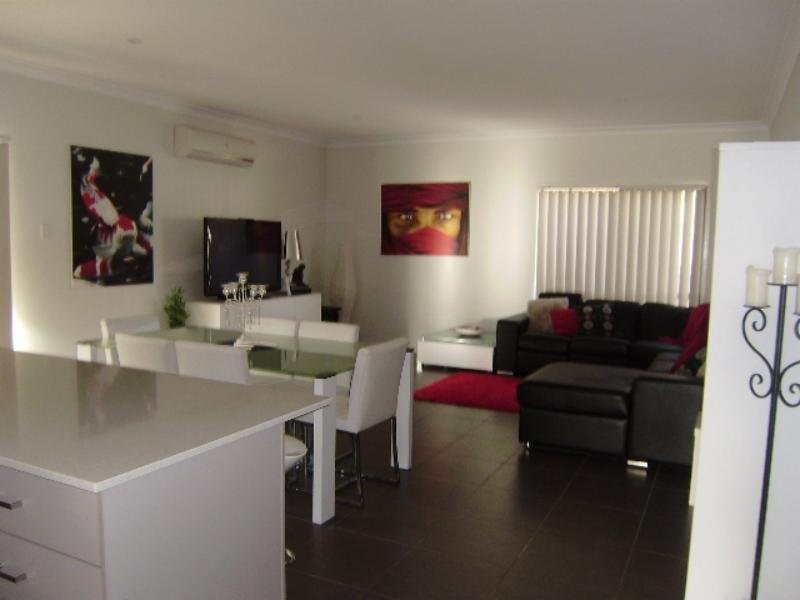 21 Ovals Terrace, Springfield Lakes QLD 4300