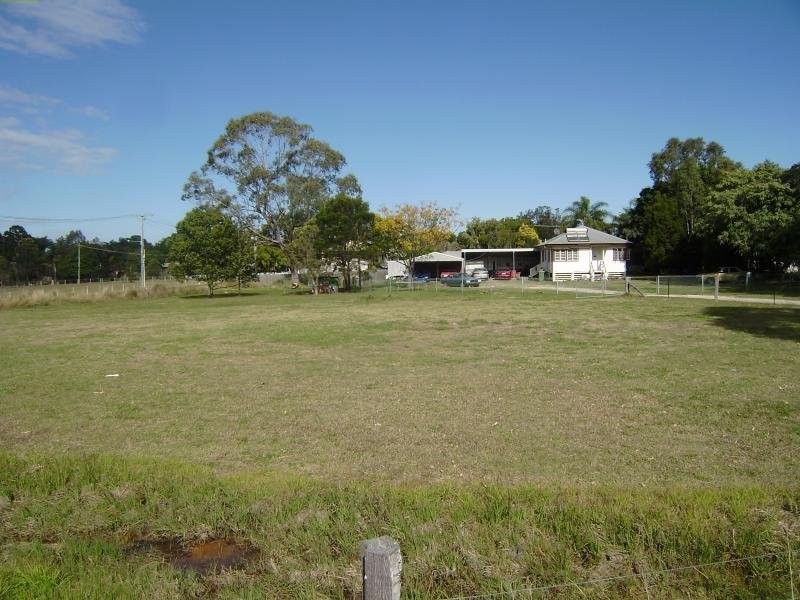 14 Stocks  Lane, Walloon QLD 4306