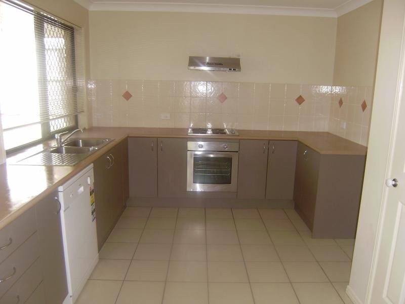 1 Birdwing Ct, Springfield Lakes QLD 4300