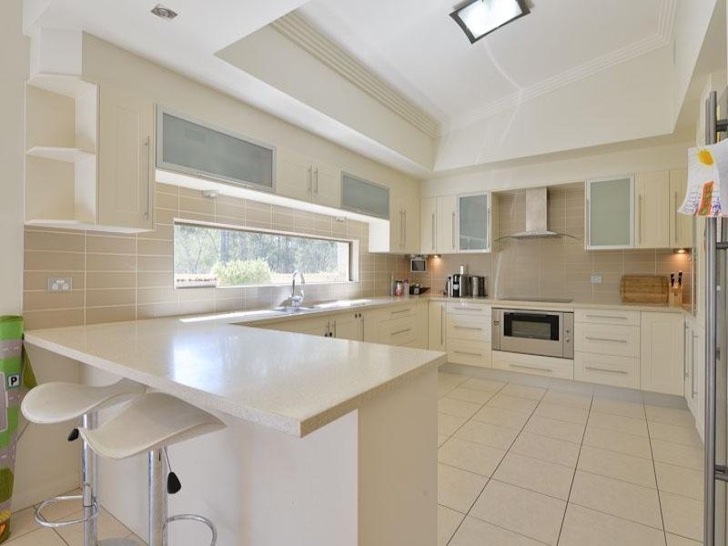 8 Eugene St, Bellbird Park QLD 4300