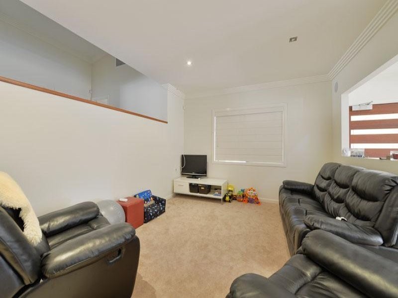 8 Eugene St, Bellbird Park QLD 4300