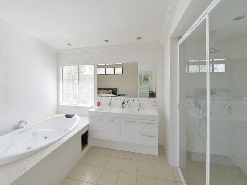 8 Eugene St, Bellbird Park QLD 4300