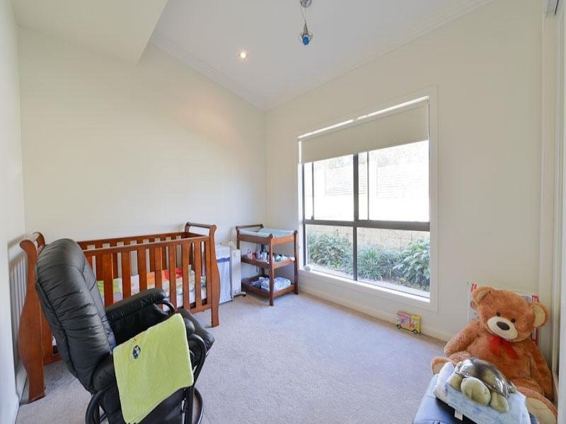 8 Eugene St, Bellbird Park QLD 4300