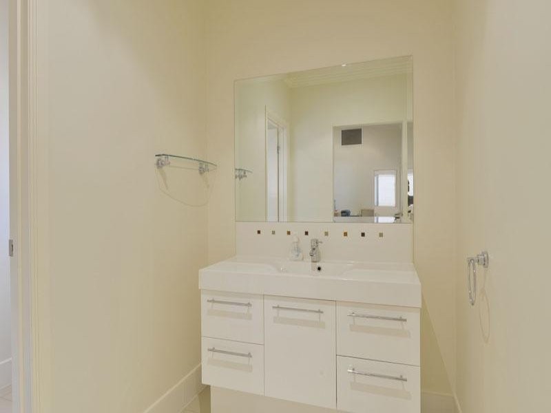 8 Eugene St, Bellbird Park QLD 4300