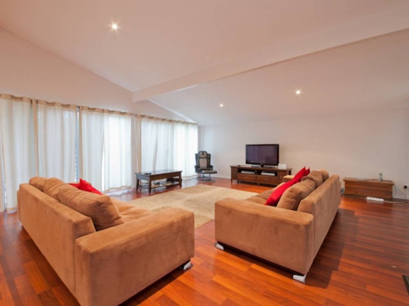 3 Macarthur Court, Mount Ommaney QLD 4074