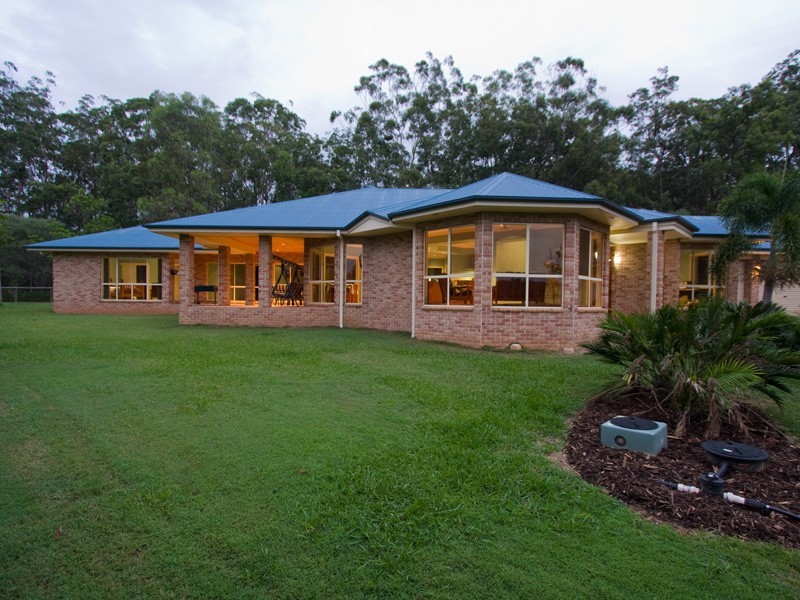 27 Hinchinbrook Court, Burpengary QLD 4505