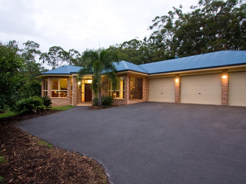 27 Hinchinbrook Court, Burpengary QLD 4505