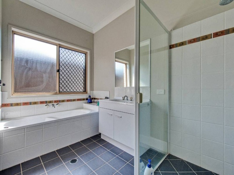17 Jezabel Drive, Springfield Lakes QLD 4300