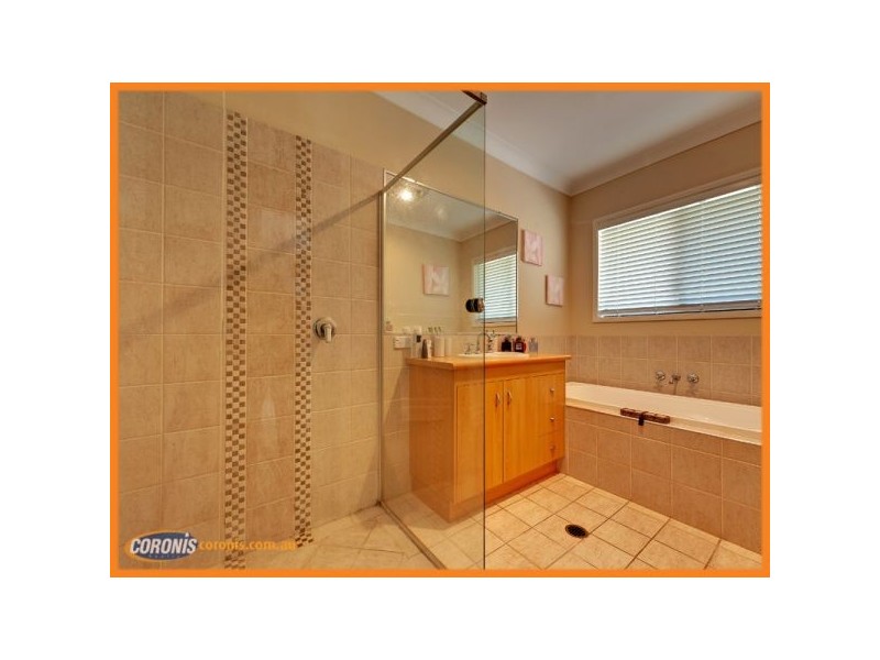 31-33 Oakview Circuit, Brookwater QLD 4300