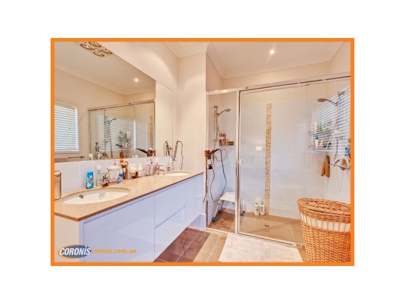 8 Shallow Bay Drive, Springfield Lakes QLD 4300