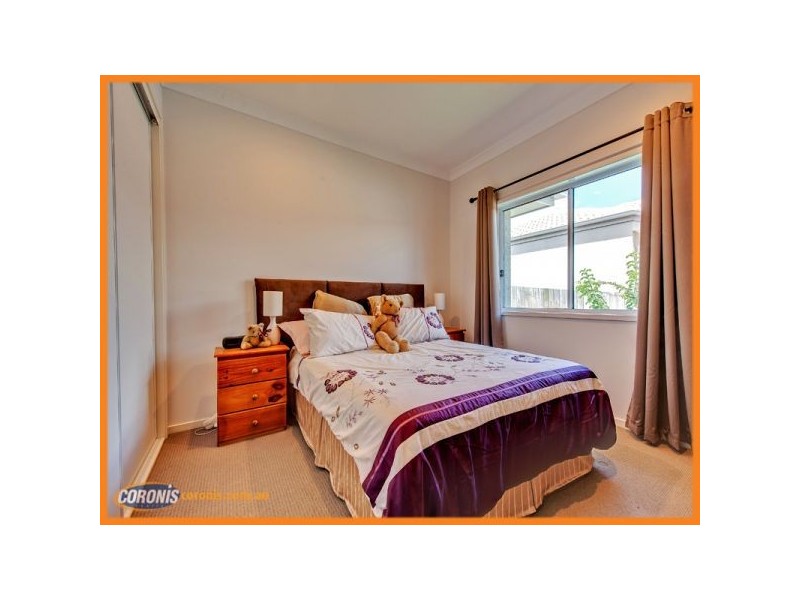 8 Shallow Bay Drive, Springfield Lakes QLD 4300