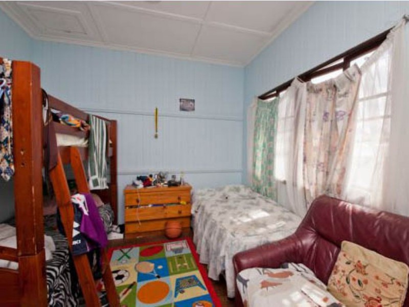 27 Clifford Street, Stafford QLD 4053