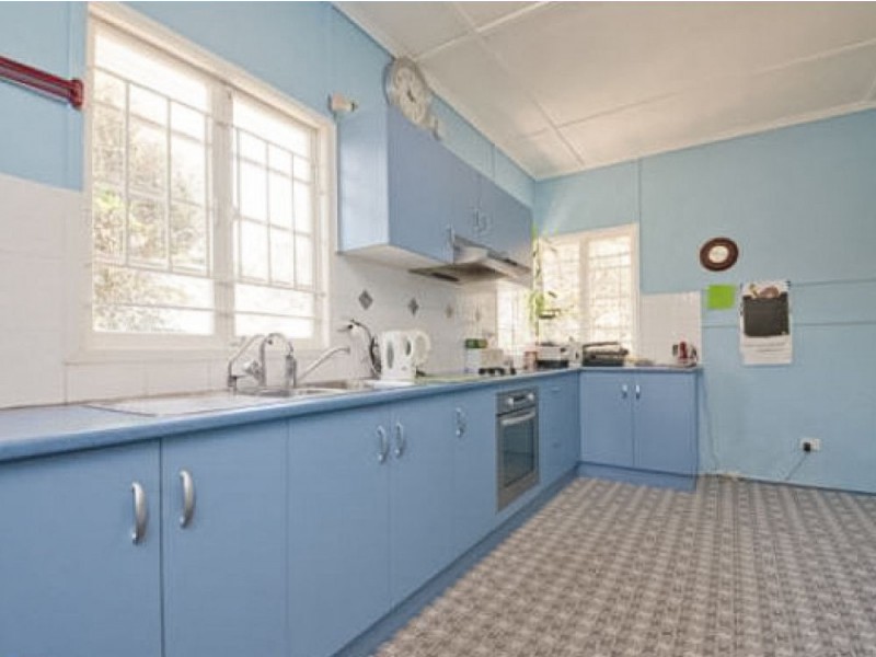 2 Hendren Street, Carina QLD 4152