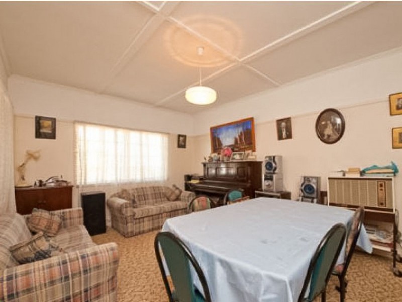 2 Hendren Street, Carina QLD 4152