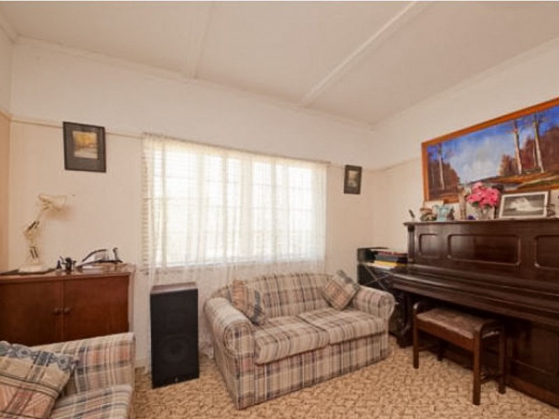 2 Hendren Street, Carina QLD 4152