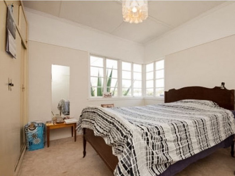 2 Hendren Street, Carina QLD 4152