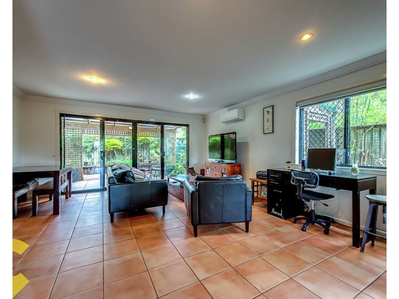 2/88 Brookfield Road., Kedron QLD 4031