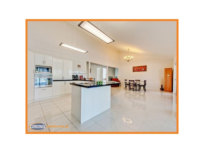 32 Clarence Drive, Helensvale QLD 4212