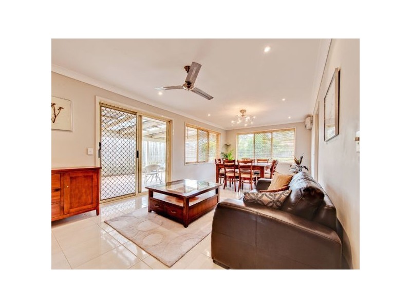 3 Tannadice Court, Regents Park QLD 4118