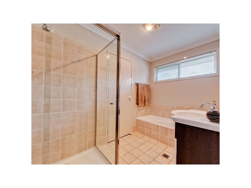 3 Tannadice Court, Regents Park QLD 4118