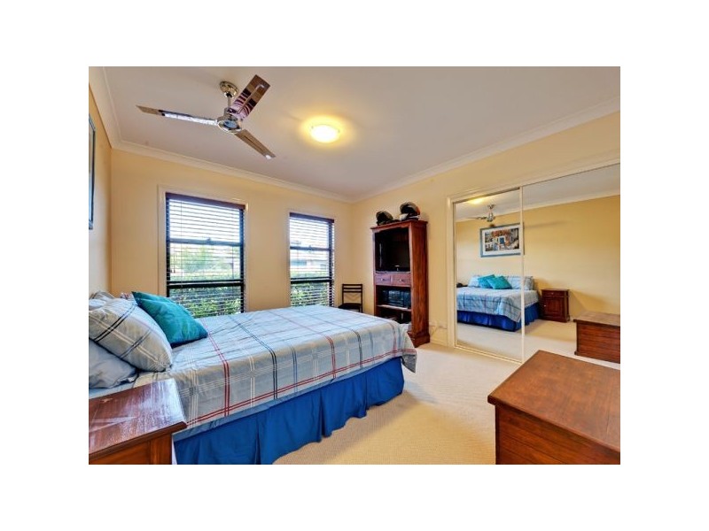 555 Oyster Cove Prom, Helensvale QLD 4212