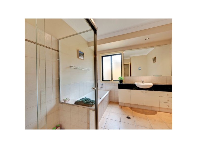 555 Oyster Cove Prom, Helensvale QLD 4212