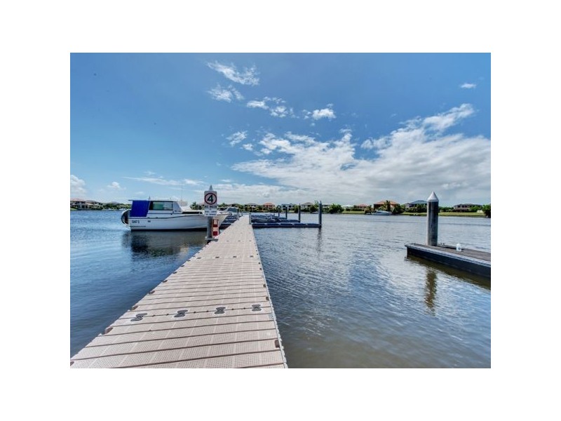 555 Oyster Cove Prom, Helensvale QLD 4212