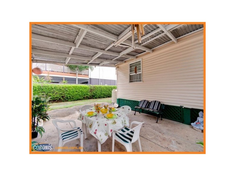 217 Rainbow Street, Sandgate QLD 4017