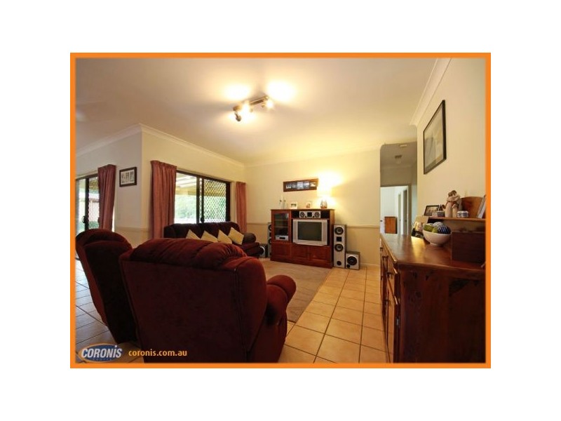 9 Amanda Place, Bridgeman Downs QLD 4035