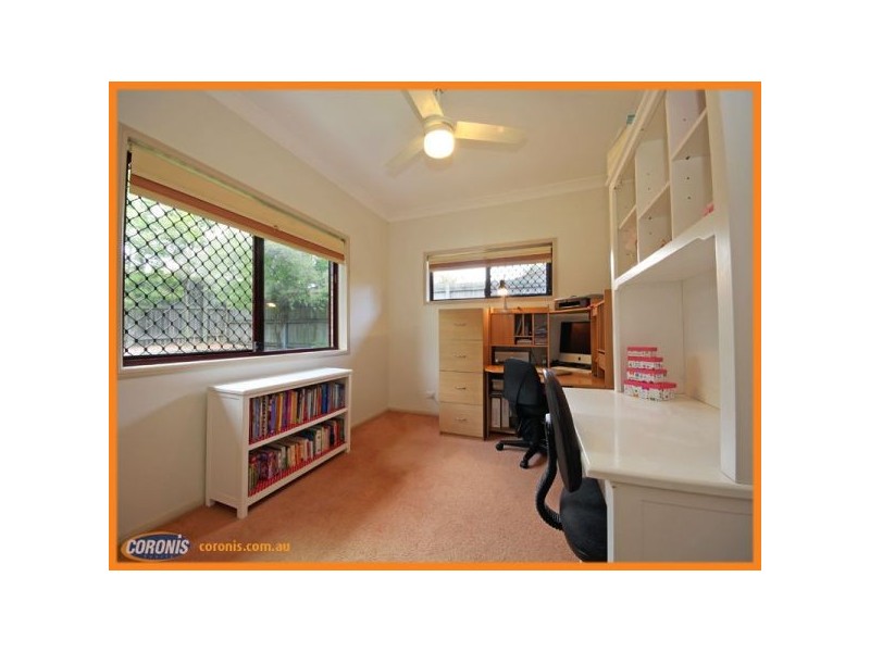 9 Amanda Place, Bridgeman Downs QLD 4035