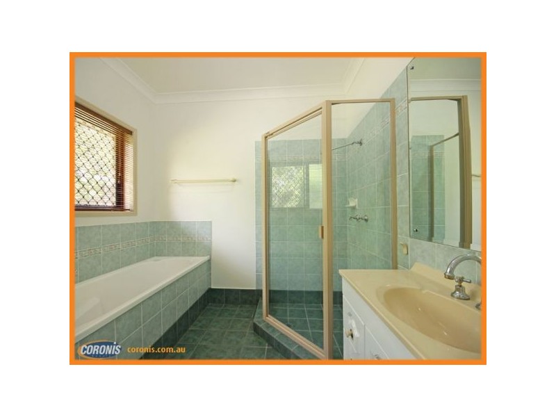 9 Amanda Place, Bridgeman Downs QLD 4035