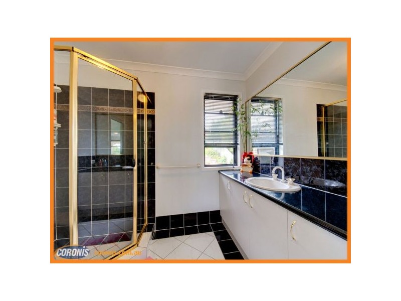 5 Mareeba Court, Arana Hills QLD 4054