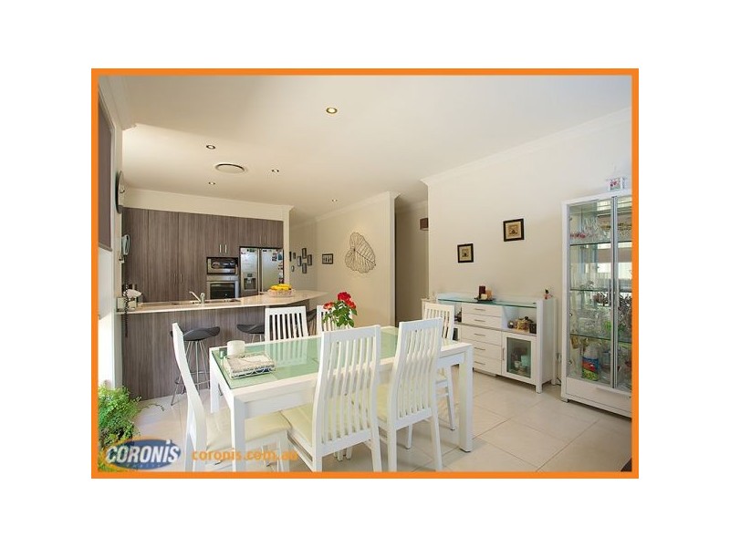 10 Chip In Place, Helensvale QLD 4212