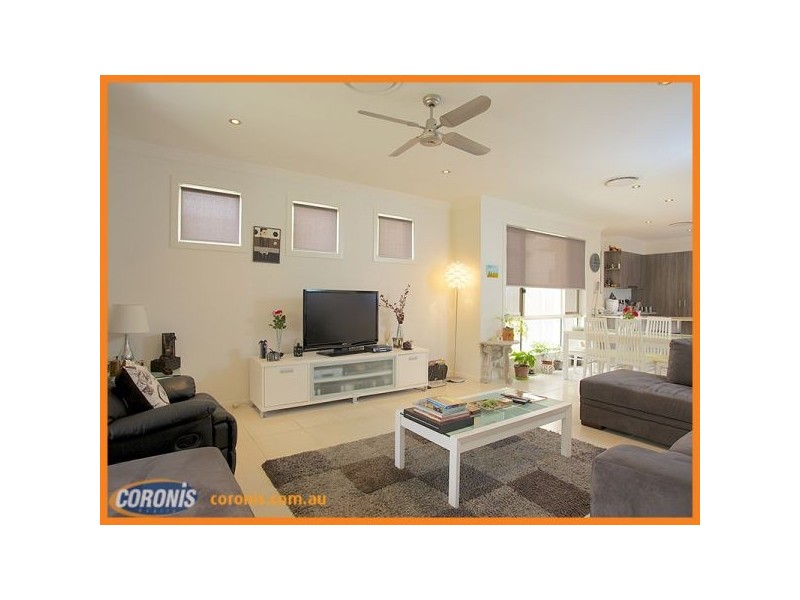 10 Chip In Place, Helensvale QLD 4212