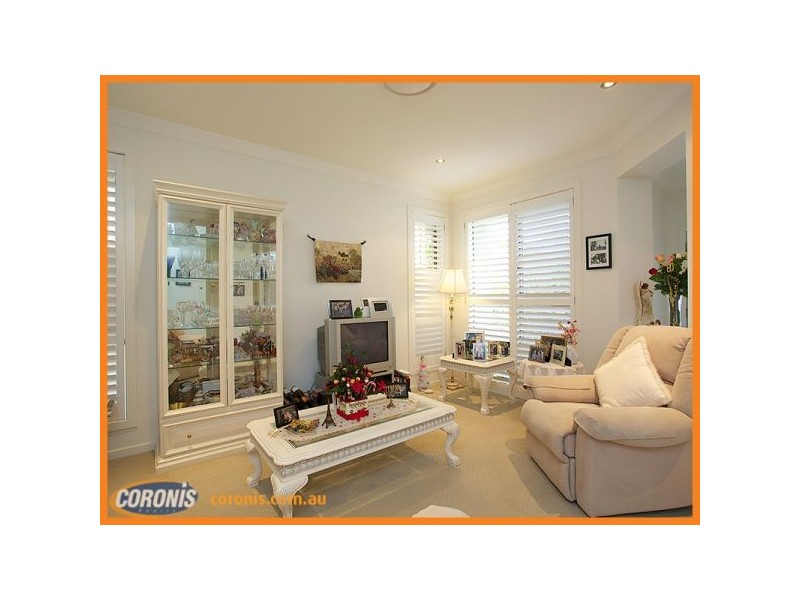 10 Chip In Place, Helensvale QLD 4212